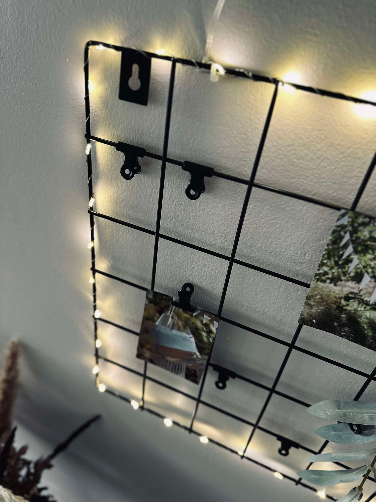 Tavla i svart metall – inkl ljusslinga och klämmor