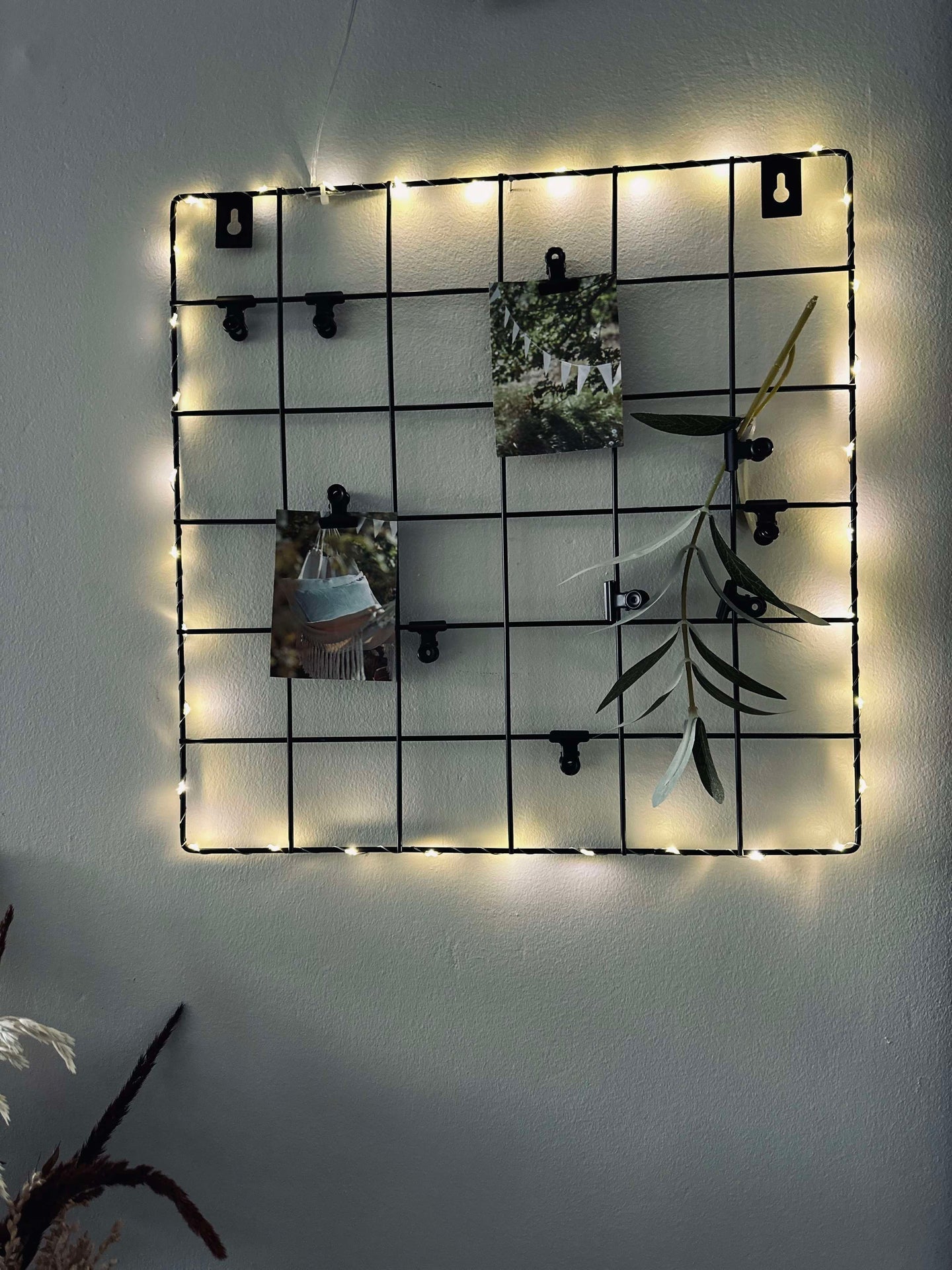 Tavla i svart metall – inkl ljusslinga och klämmor