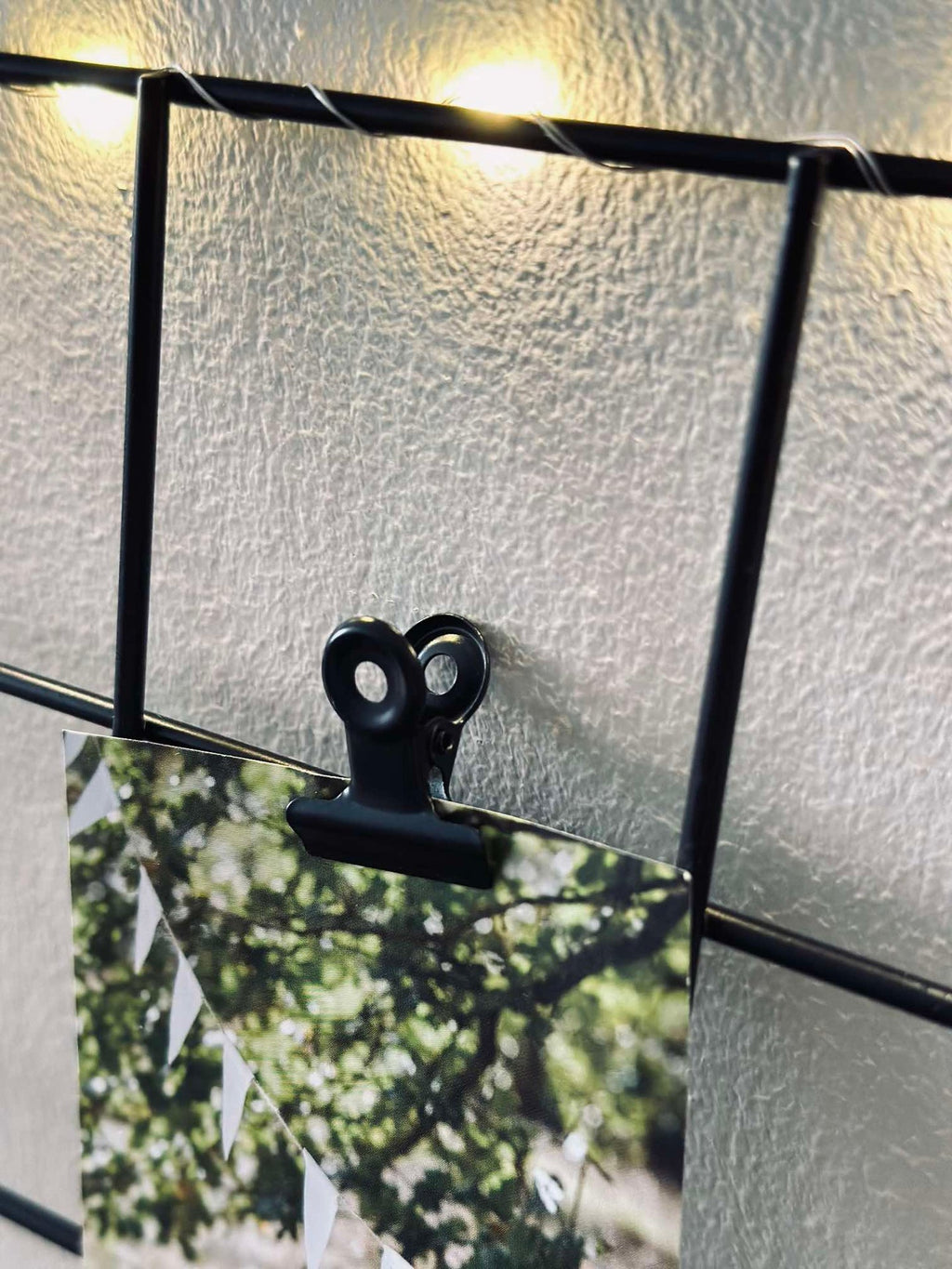 Tavla i svart metall – inkl ljusslinga och klämmor