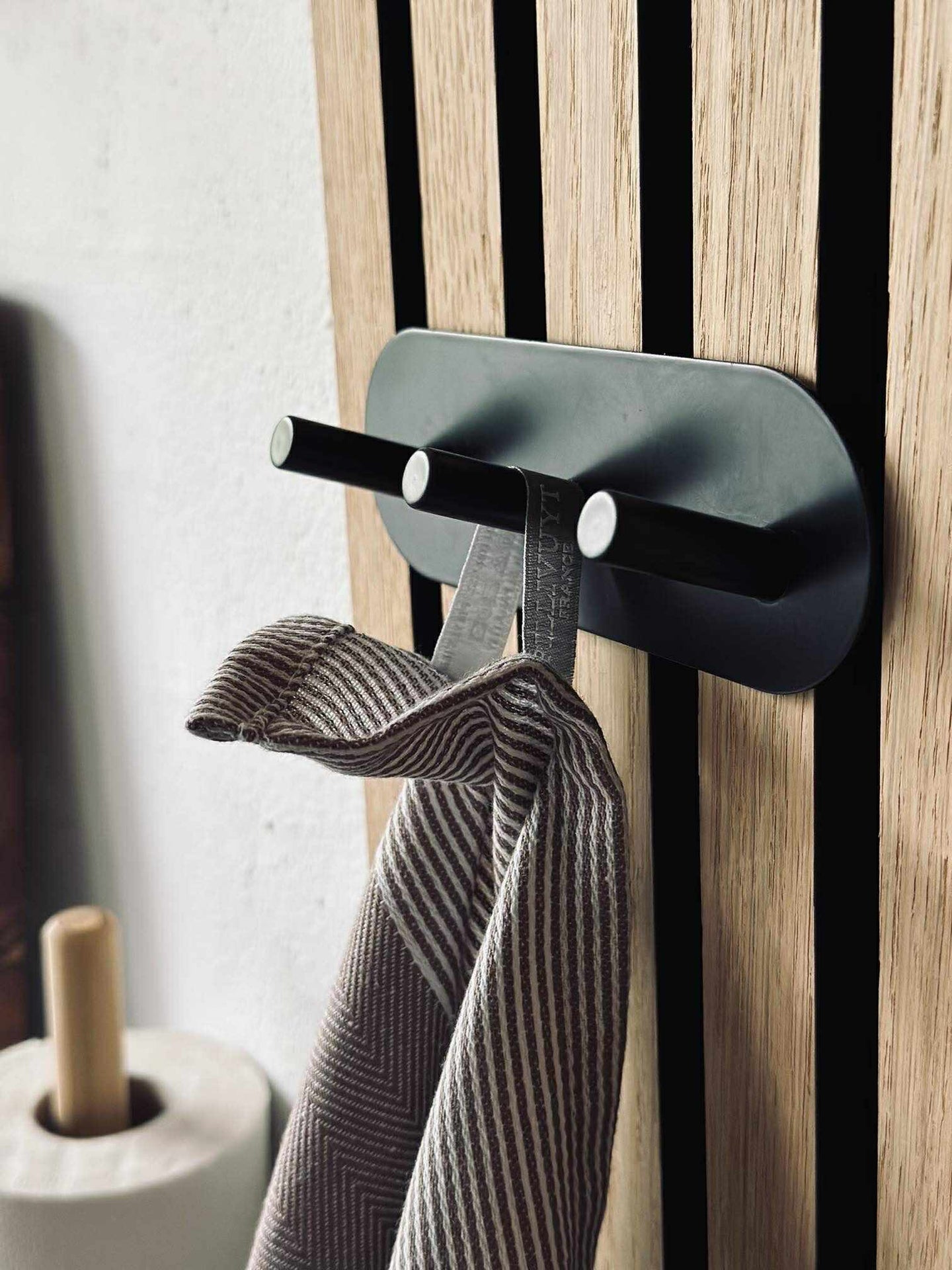 Självhäftande krok