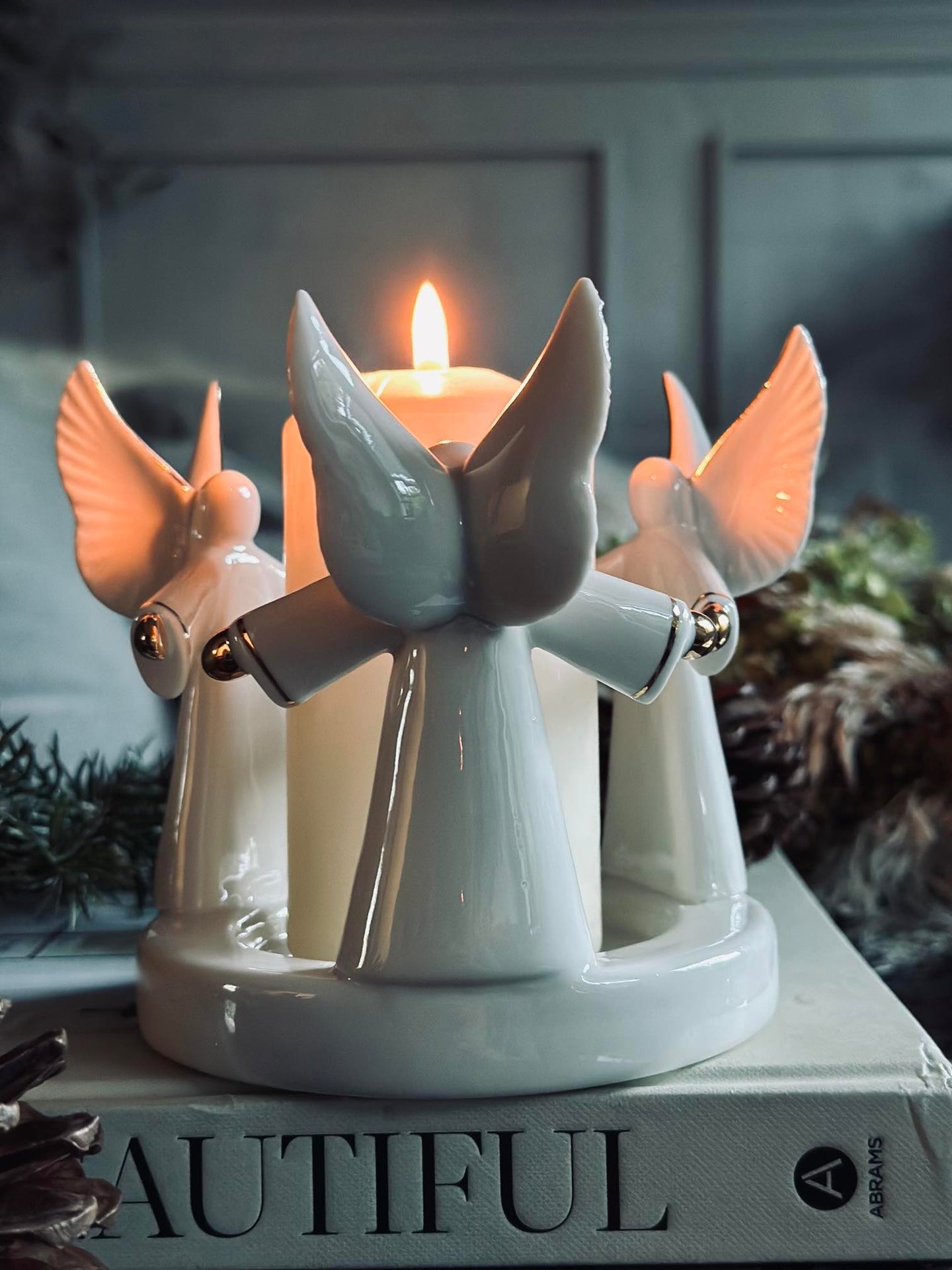 Ljusstake med änglar - Vit porslin