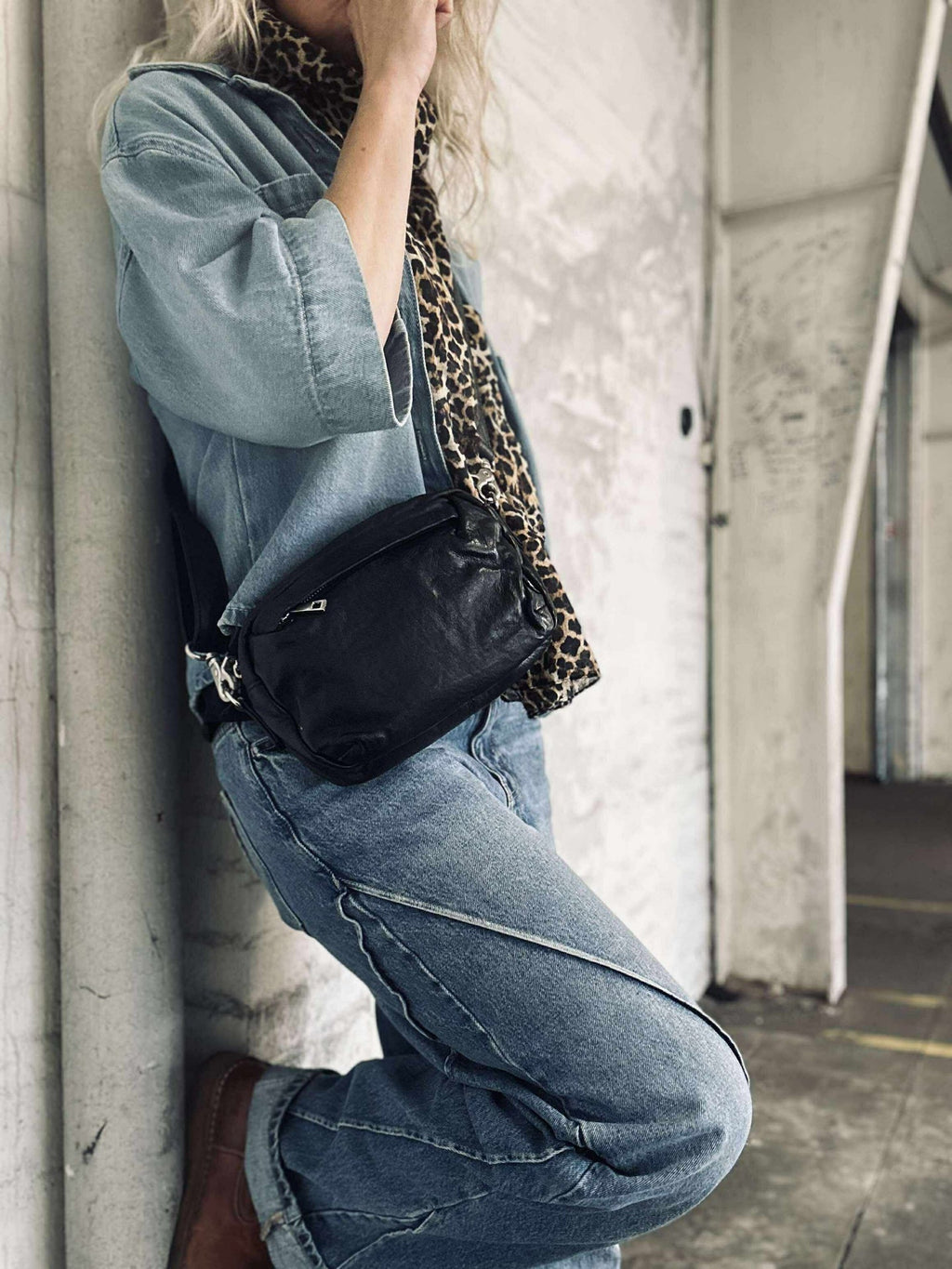 Axelremsväska Hanna Svart