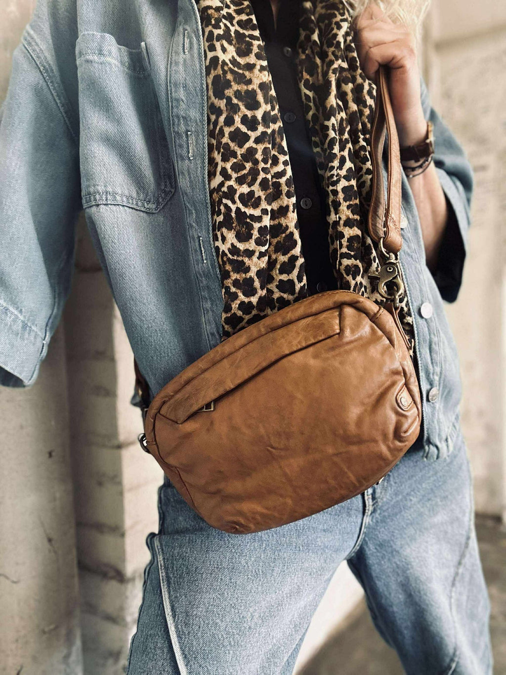 Axelremsväska Hanna Cognac