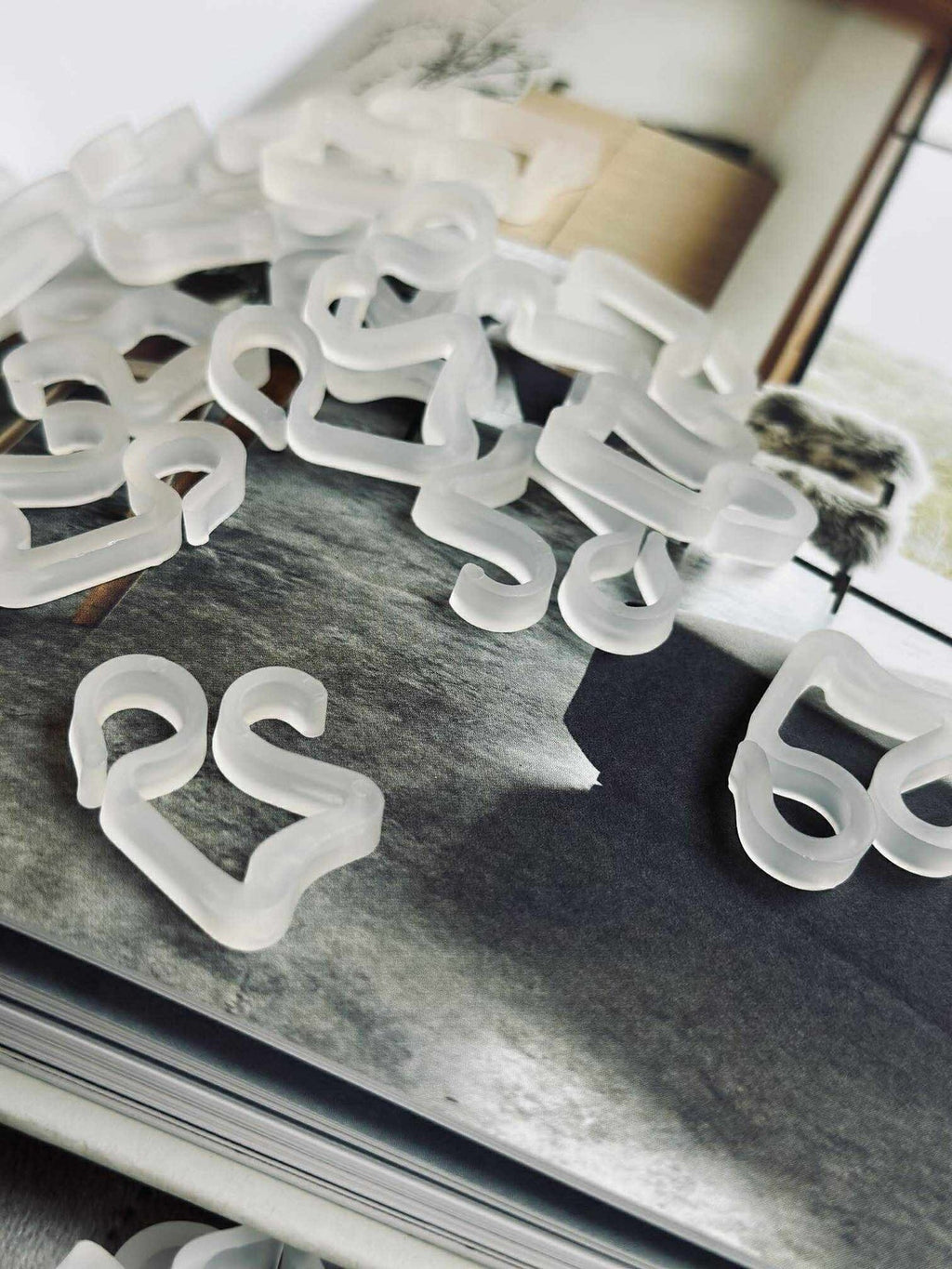 Krokar för upphängning av ljusslinga - 50 st.