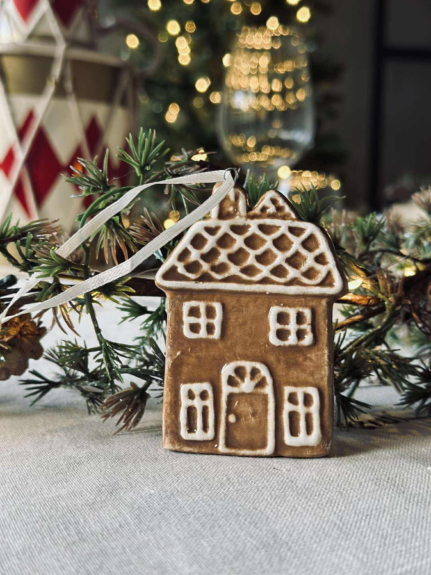 Hängande pepparkakshus