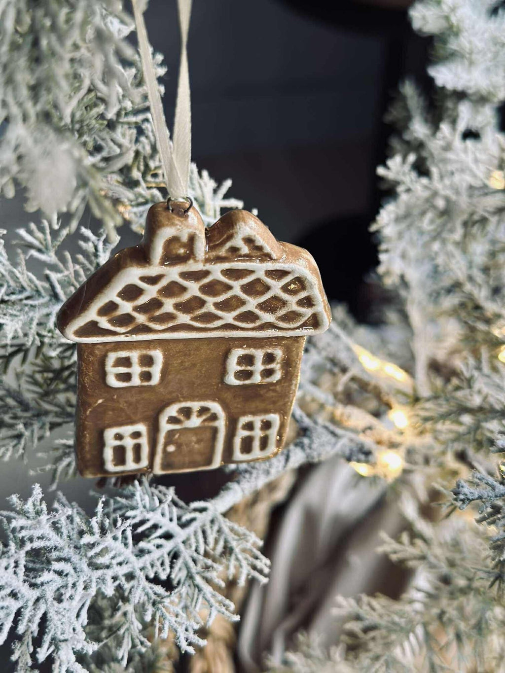 Hängande pepparkakshus