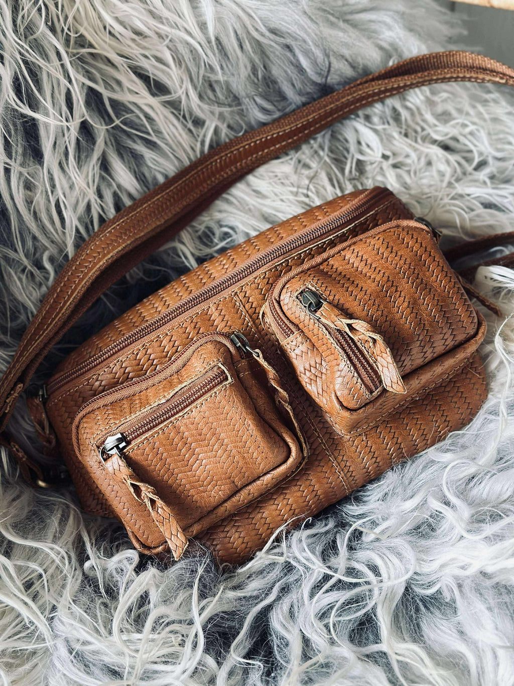 Midjeväska Kaya - Cognac flätad