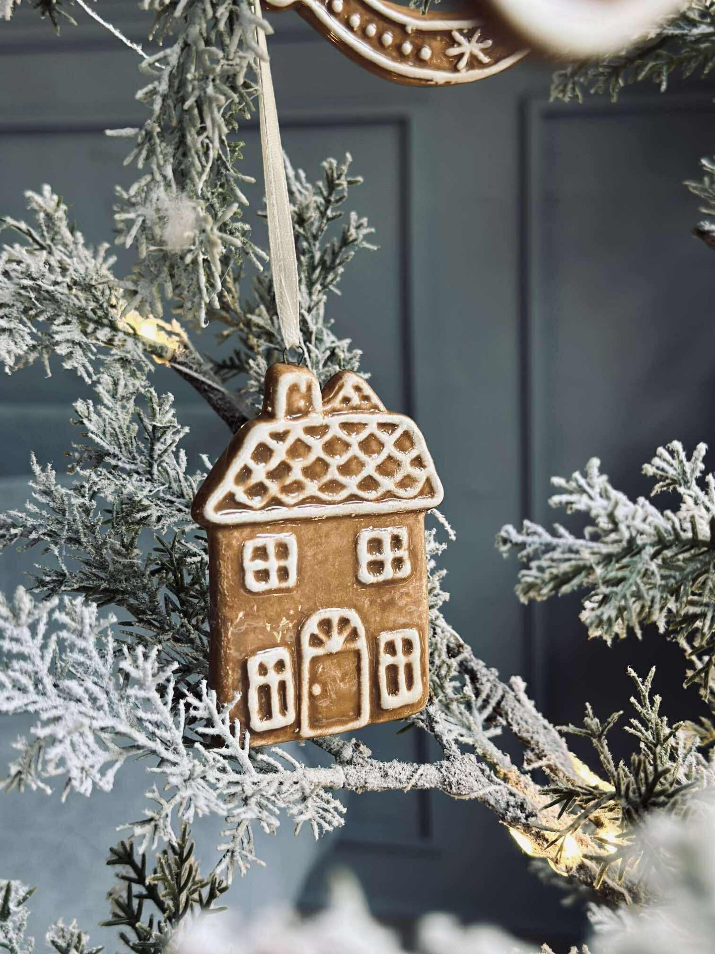 Hängande pepparkakshus