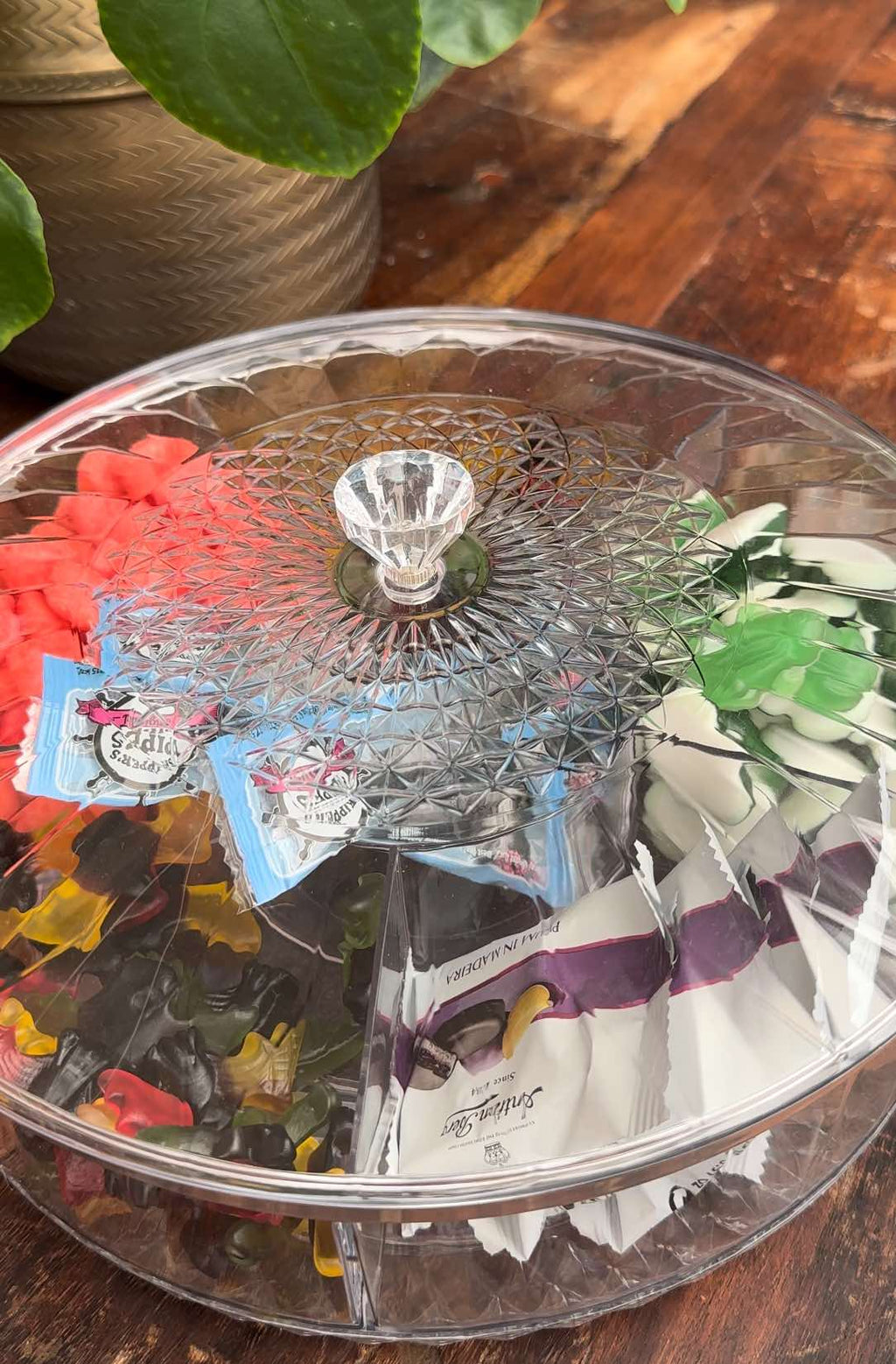 Serveringsfat med avdelning och lock