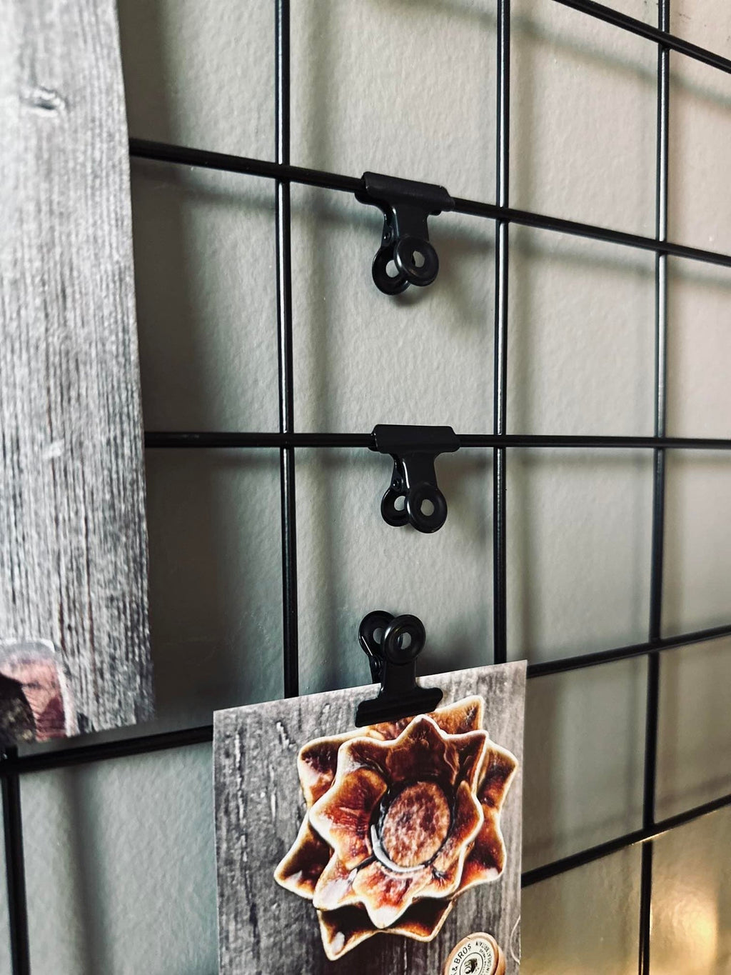 Svart metalltavla – inklusive ljusslinga och klämmor