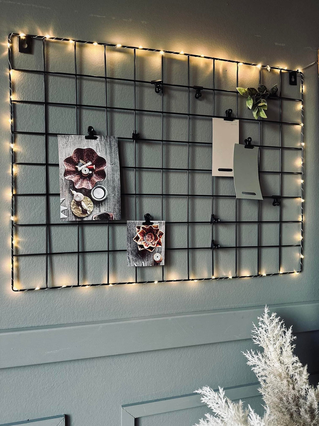 Svart metalltavla – inklusive ljusslinga och klämmor