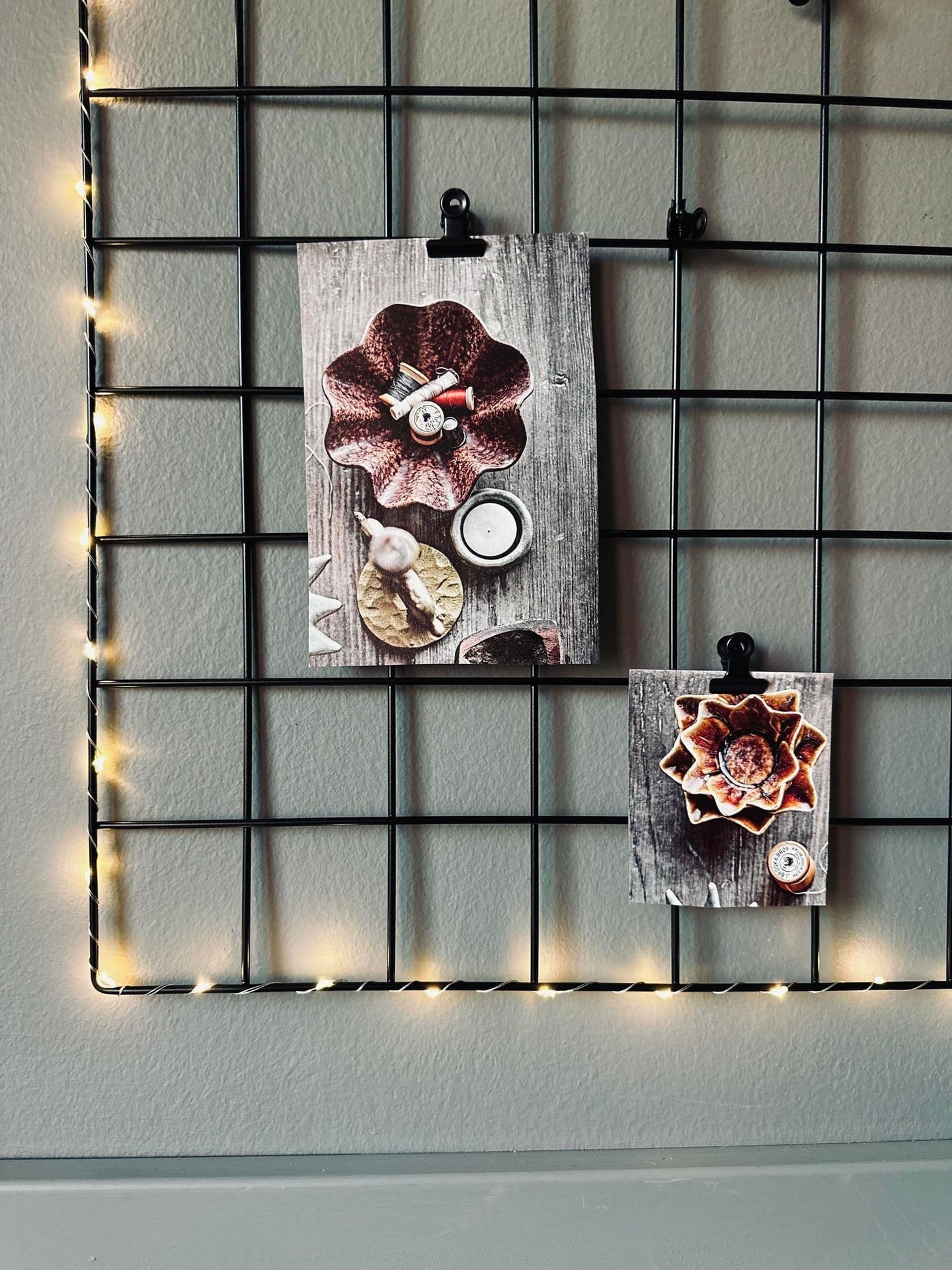 Svart metalltavla – inklusive ljusslinga och klämmor